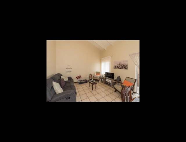 2 BEDROOM APARTMENT FOR SALE IN WHITE RIVER EXT 18